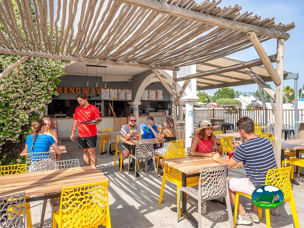 Restaurante al aire libre del Camping L'Hermitage (Capfun), VALRAS-PLAGE (Hérault)