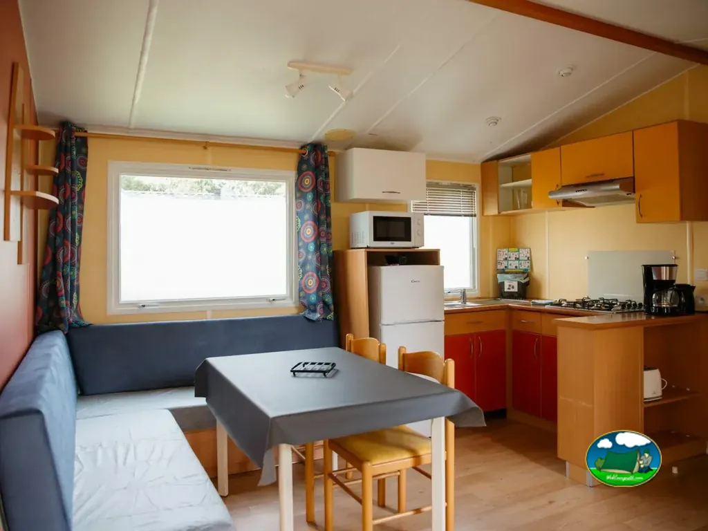 Mobil-home con cocina equipada del Camping des Deux Moulins, BOURG-DES-COMPTES (Ille y Vilaine)