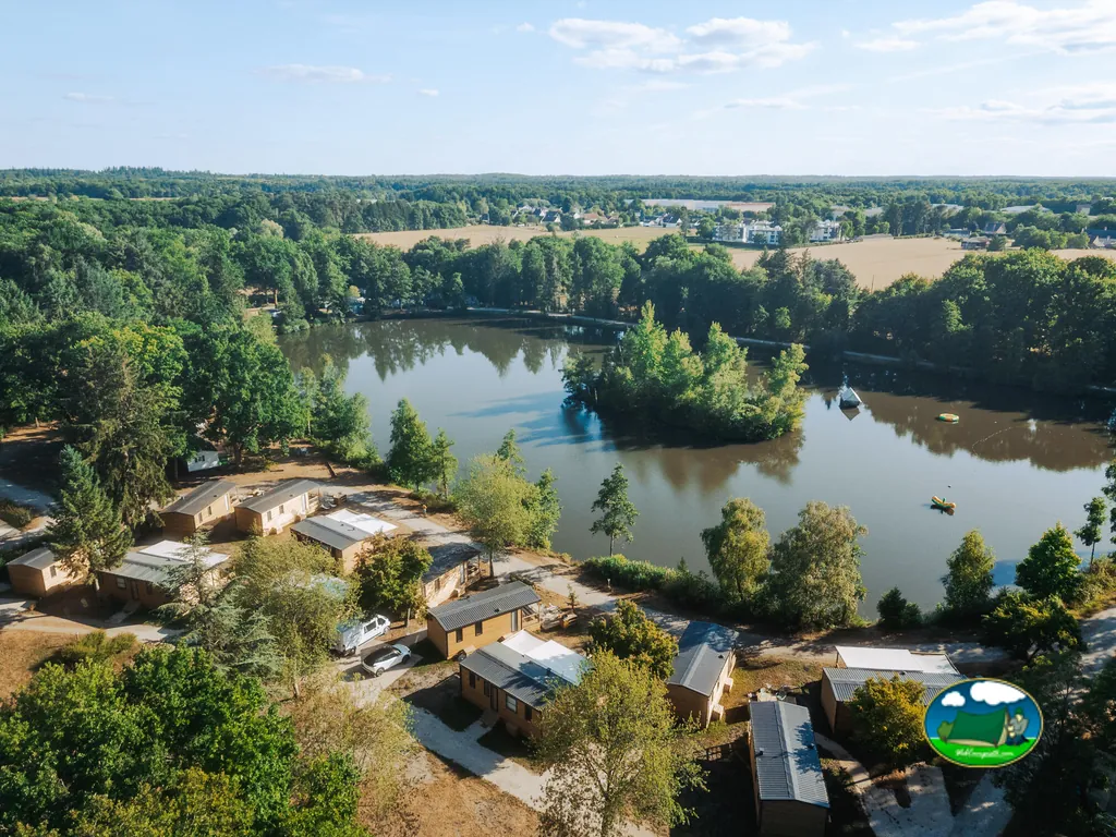 Bungalows junto al lago del Camping Sunêlia L'Etang de Sologne, NOUAN-LE-FUZELIER (Loir y Cher)