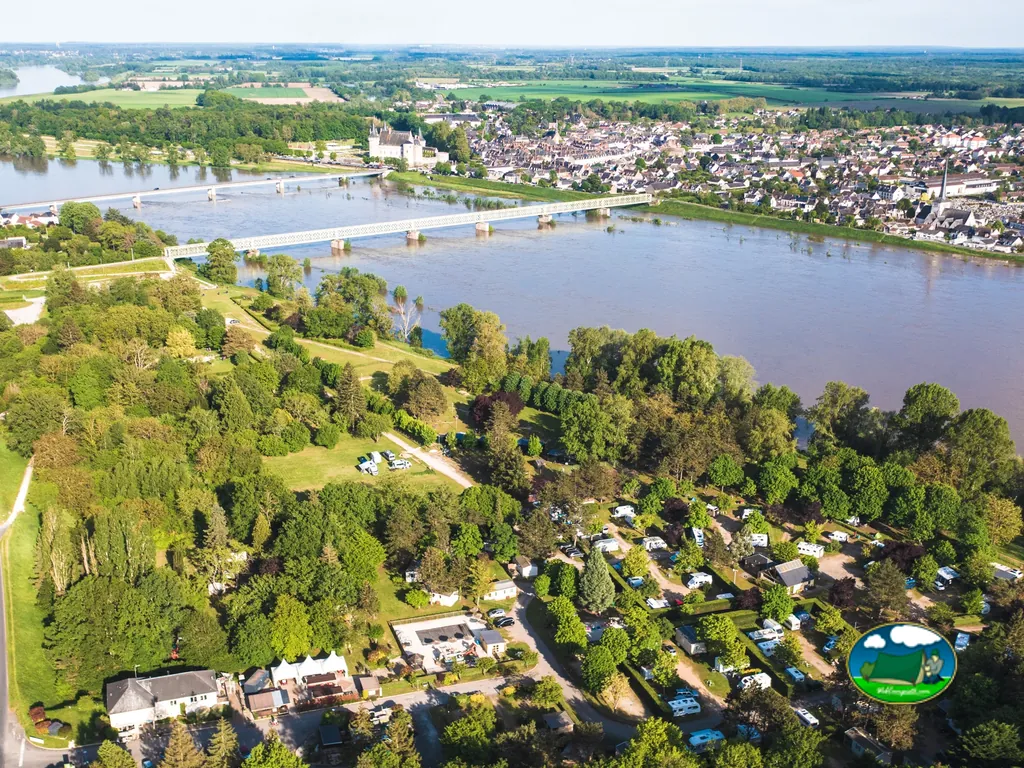 Parcela junto al río del Camping Le Jardin de Sully, SAINT-PÈRE-SUR-LOIRE (Loiret)