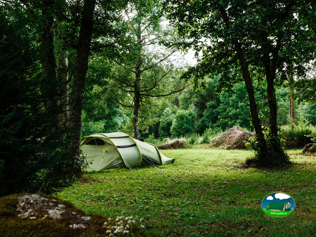 Tienda de acampada en bosque del Camping La Gravière (Auroux), AUROUX (Lozère)