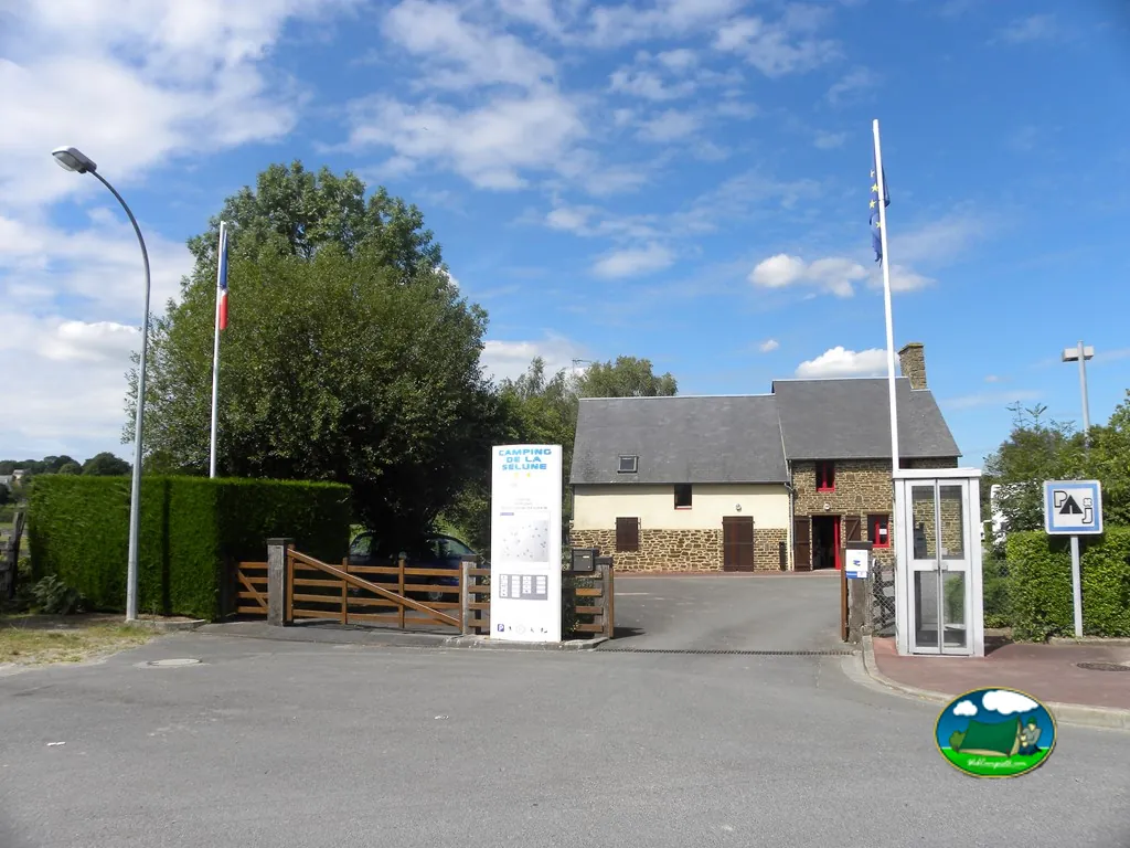 Recepción del camping del Camping municipal de la Sélune, SAINT-HILAIRE-DU-HARCOUËT (Mancha)