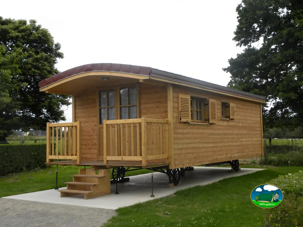 Cabaña de madera del Camping municipal de la Sélune, SAINT-HILAIRE-DU-HARCOUËT (Mancha)
