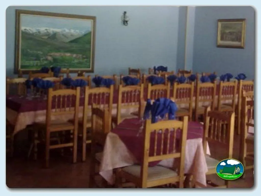 Restaurante con vistas a la montaña del Camping La Guilera, Navalonguilla (Ávila)