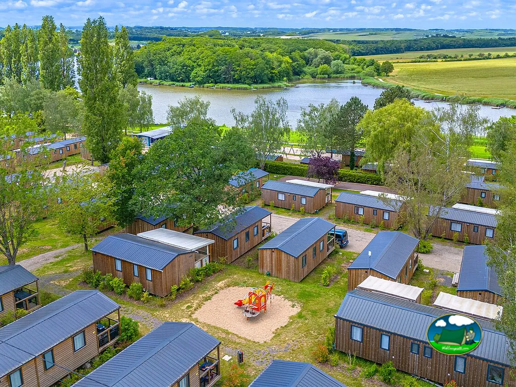 Bungalows junto al lago del Camping Palais de Gaufrette, RÉMERING-LÈS-PUTTELANGE (Mosela)