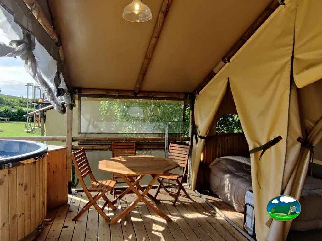 Glamping con jacuzzi del Camping Les Voiles des 2 Caps, HERVELINGHEN (Paso de Calais)