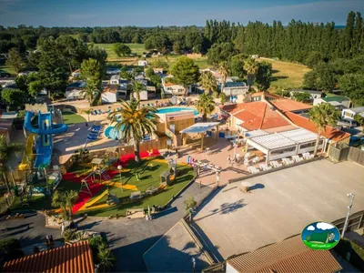 Piscina y parque infantil del Camping Les Jardins Catalans, ARGELÈS-SUR-MER (Pirineos Orientales)