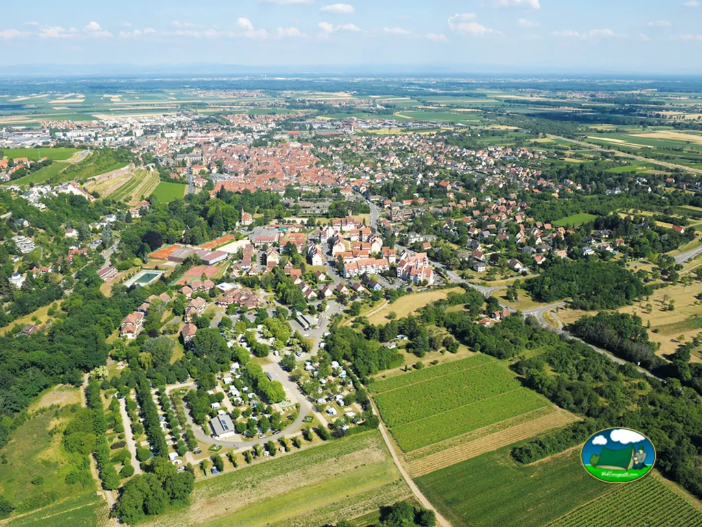 Vista aérea del Camping Municipal Le Vallon de l'Ehn, OBERNAI (Bajo Rin)