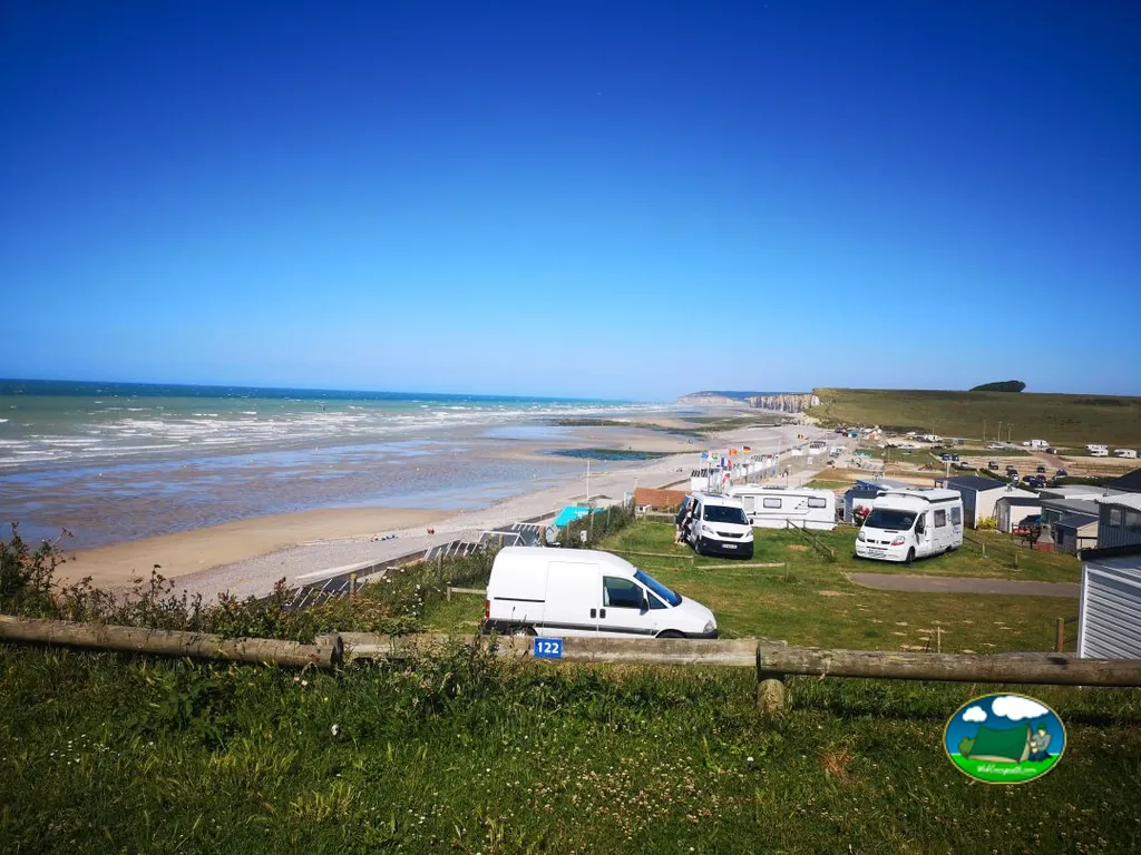 Playa junto al mar del Camping Le Grand Sable, SAINT-AUBIN-SUR-MER (Sena Marítimo)
