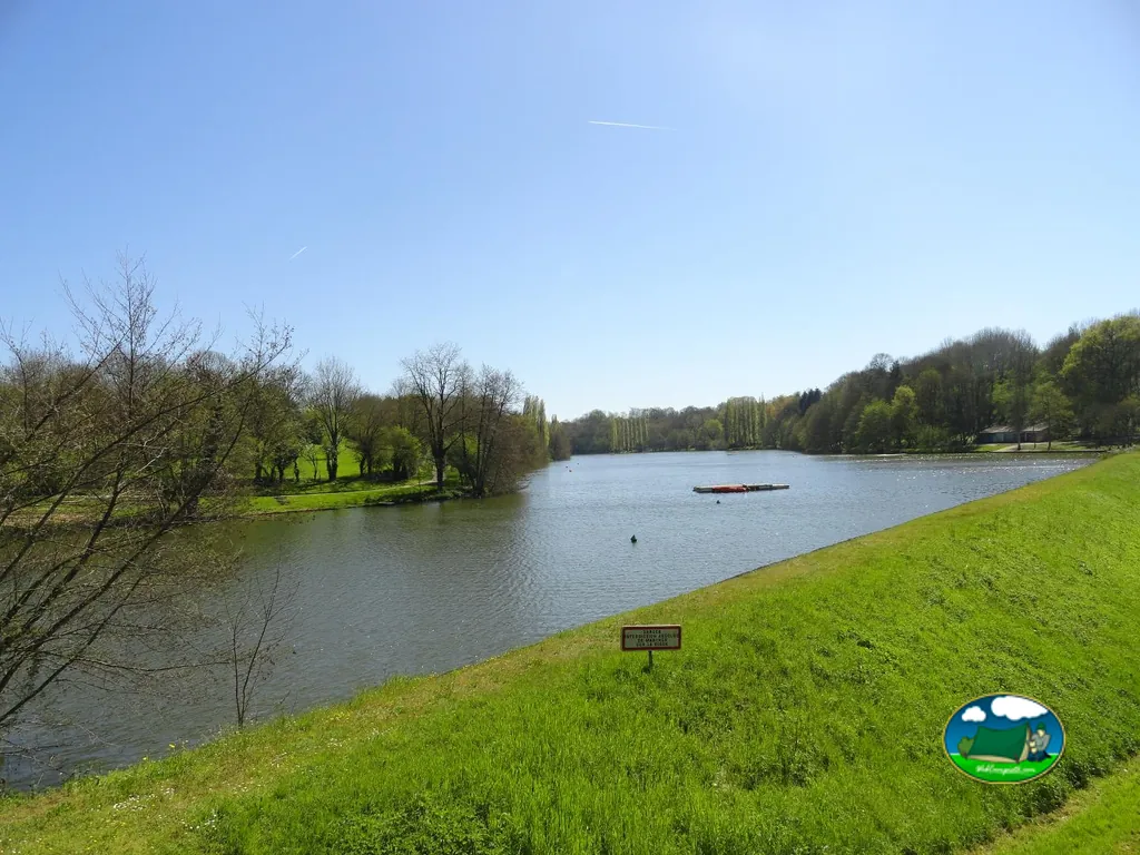 Lago del camping del Camping du Lambon (Olydea le Lambon), PRAILLES-LA COUARDE (Deux-Sèvres)