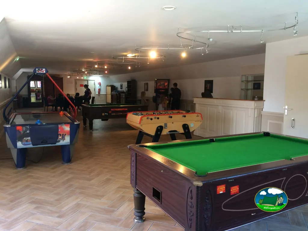 Sala de juegos recreativos del Camping Le Bois Dormant, QUEND (Somme)