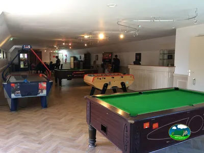 Sala de juegos recreativos del Camping Le Bois Dormant, QUEND (Somme)