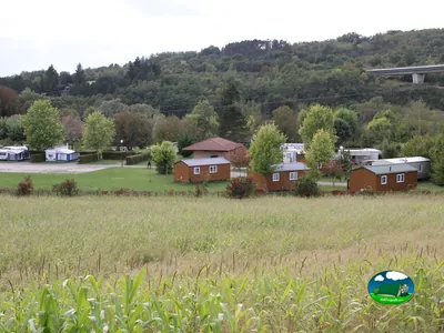 Mobil-home en la montaña del Camping L'Aincontournable (ex Camping de la Vallée de l'Ain), PONCIN (Ain)