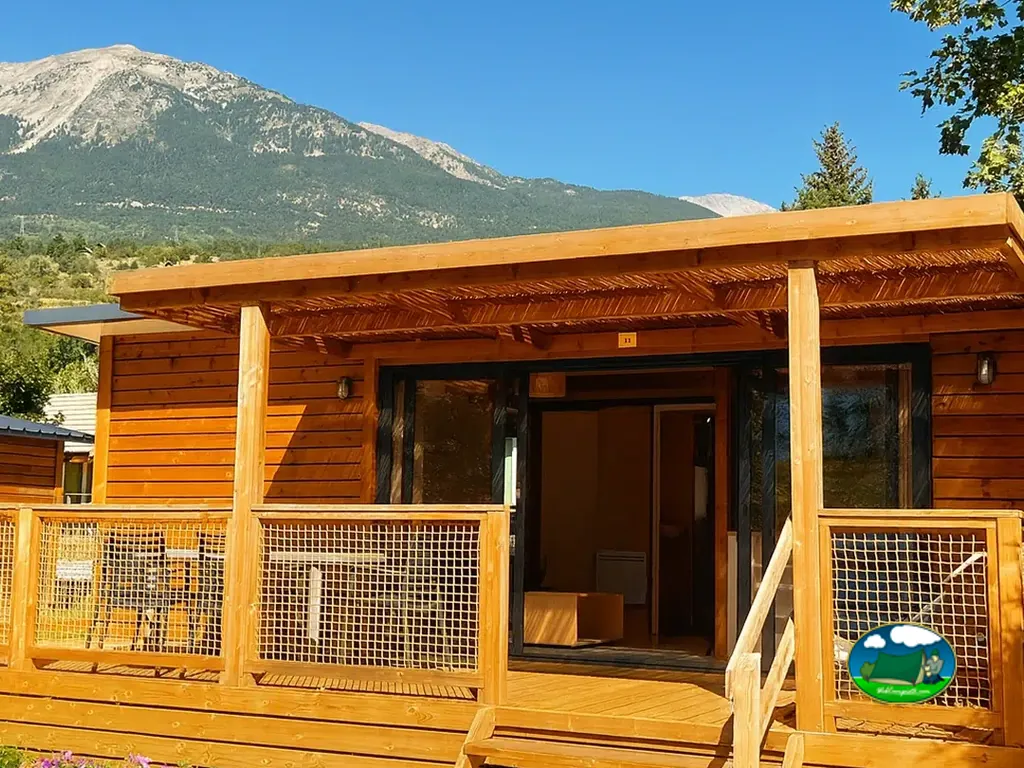 Cabaña con vistas a la montaña del Camping de la Clapière, EMBRUN (Altos Alpes)