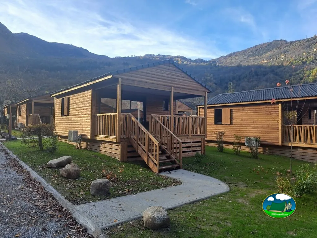 Bungalow con vistas a la montaña del Camping Le Pas de l'Ours, ASTON (Ariège)