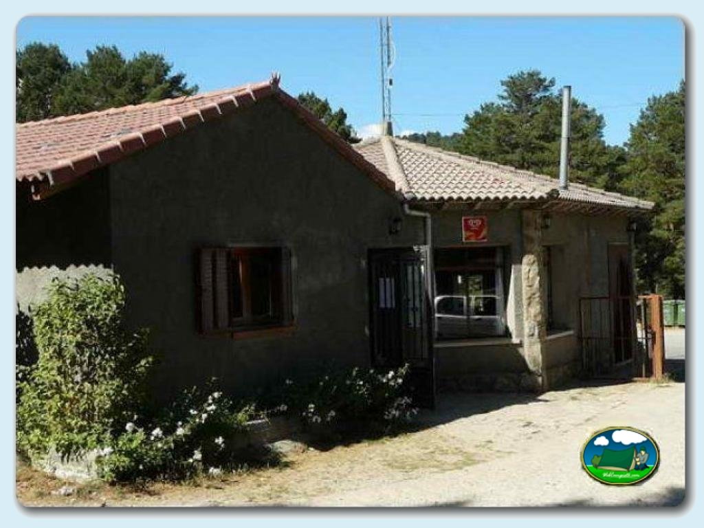 Edificio principal de Camping de Gredos