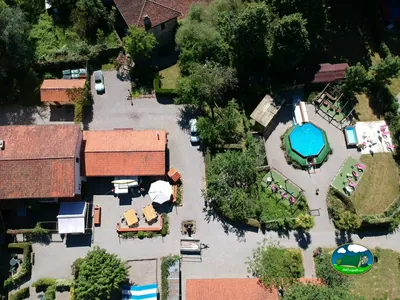 Piscina y alojamientos del Camping & Gîtes En Campagne, SAINT-CHRISTOPHE (Charente)