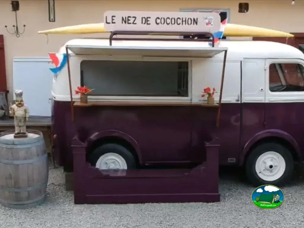Bar móvil vintage del Camping & Gîtes En Campagne, SAINT-CHRISTOPHE (Charente)