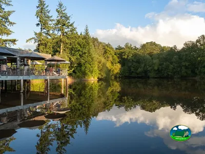 Restaurante junto al lago del Camping Huttopia Senonches, SENONCHES (Eure y Loir)
