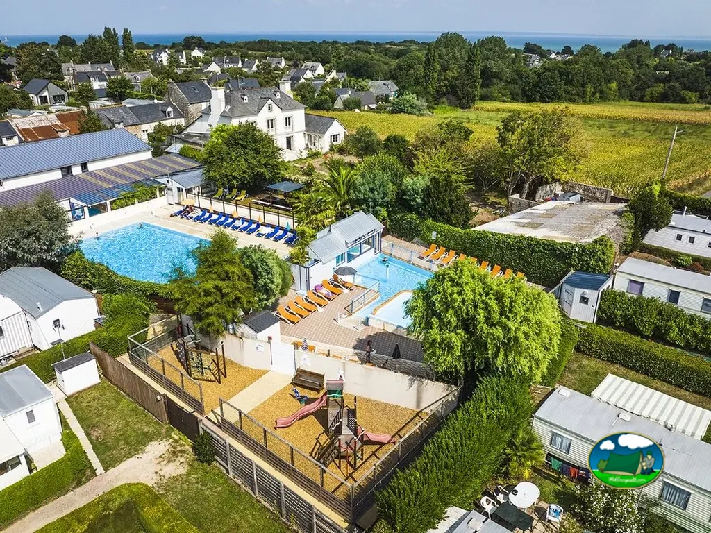 Piscina junto al mar del Camping Bel-Air, CANCALE (Ille y Vilaine)