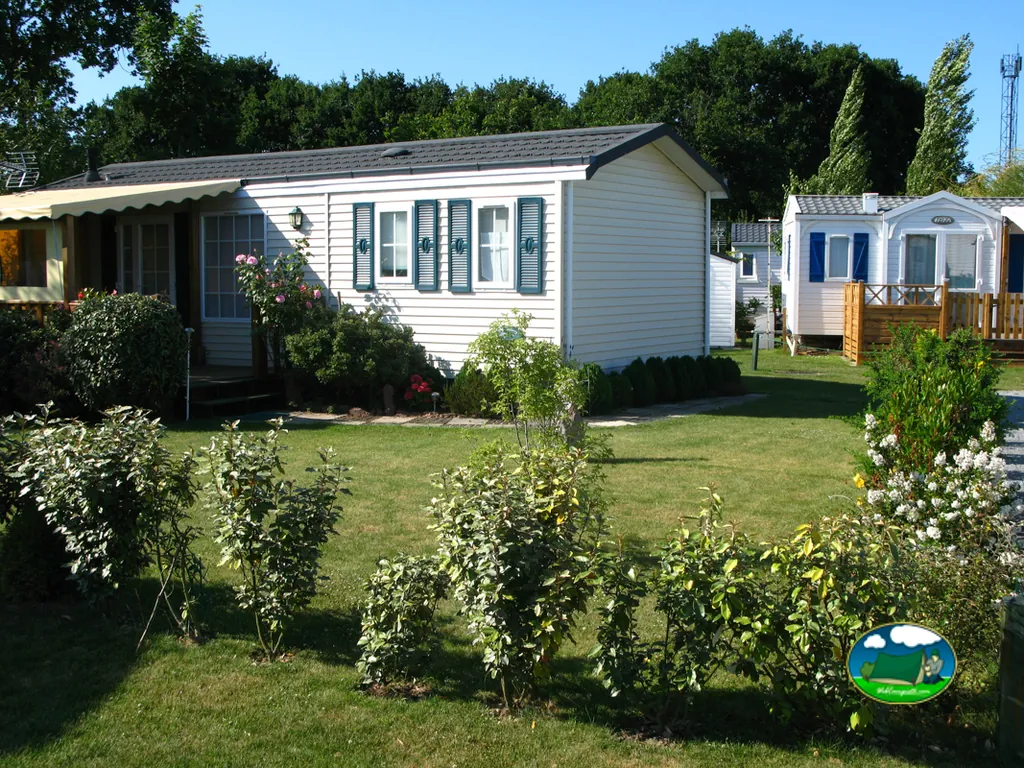 Mobil-home entre jardines del Camping Les Clos Fleuris, CANCALE (Ille y Vilaine)
