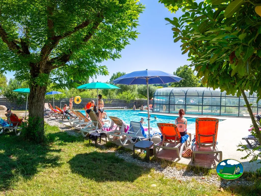 Piscina cubierta del Camping Détente et Clapotis, MONTFERRAT (Isère)