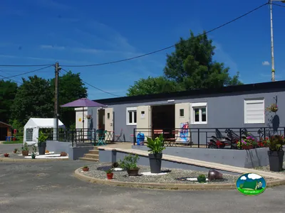 Recepción con terraza del Camping Val de Flux de Beaugency, BEAUGENCY (Loiret)