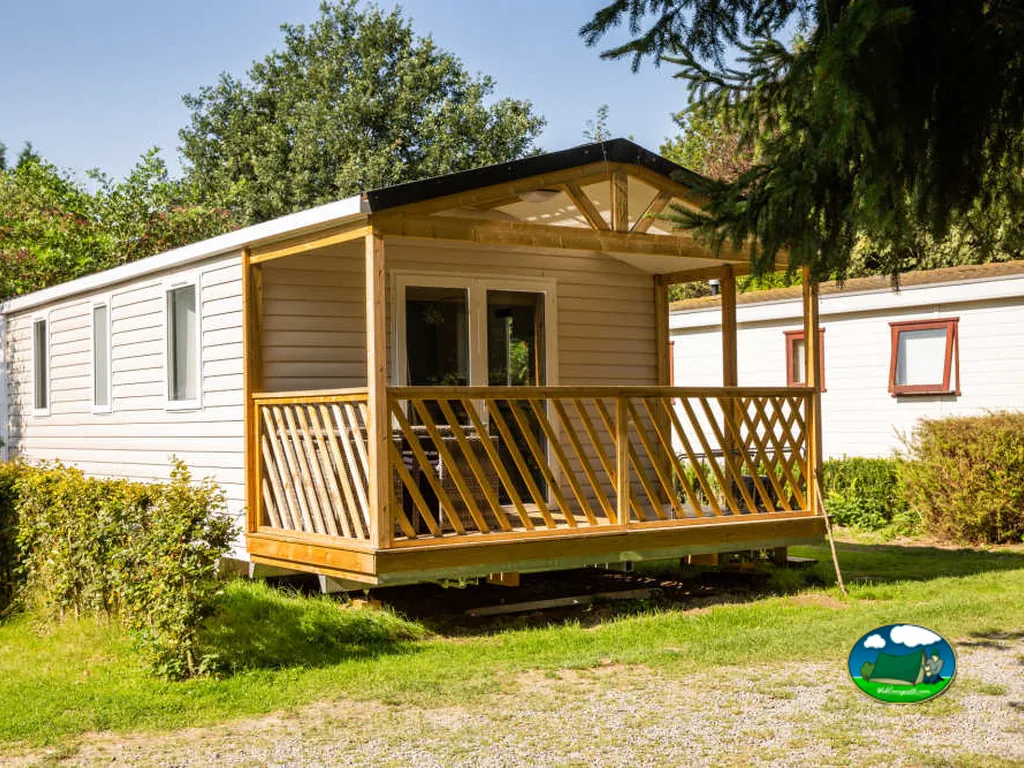 Mobil home con porche de madera de Camping Les Bouleaux, Vilsberg