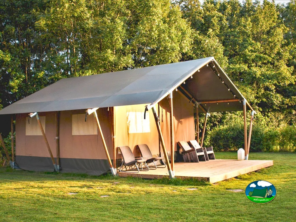 Tienda safari con terraza de Camping Les Bouleaux, Vilsberg