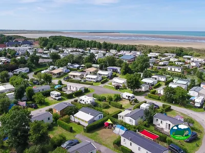 Bungalows junto al mar del Camping des Dunes, GRAVELINES (Norte)
