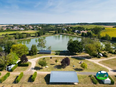 Parcela junto al lago del Camping municipal du Fort des Salles (Mayet), MAYET (Sarthe)