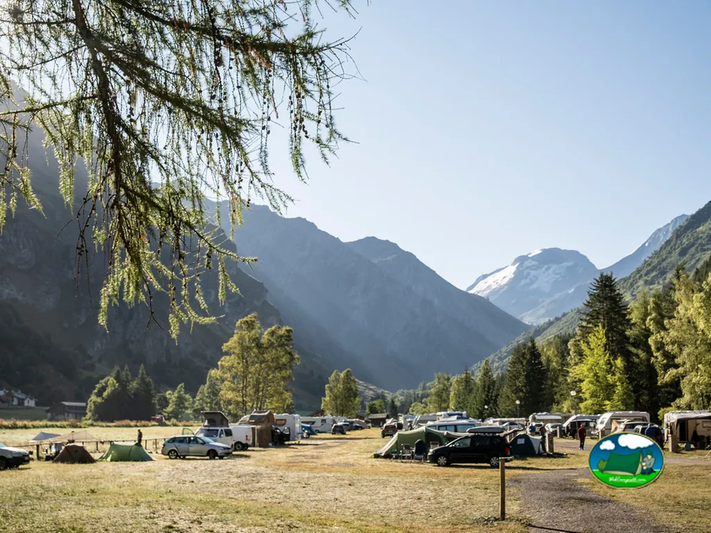 Parcela con vistas a la montaña del Camping Huttopia Vanoise – secteur Champagny (ex Camping Champagny-en-Vanoise), CHAMPAGNY-EN-VANOISE (Saboya)