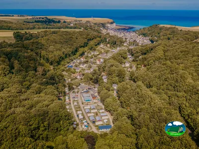 Piscina junto al mar del Camping Flower Camping La Chênaie, YPORT (Sena Marítimo)