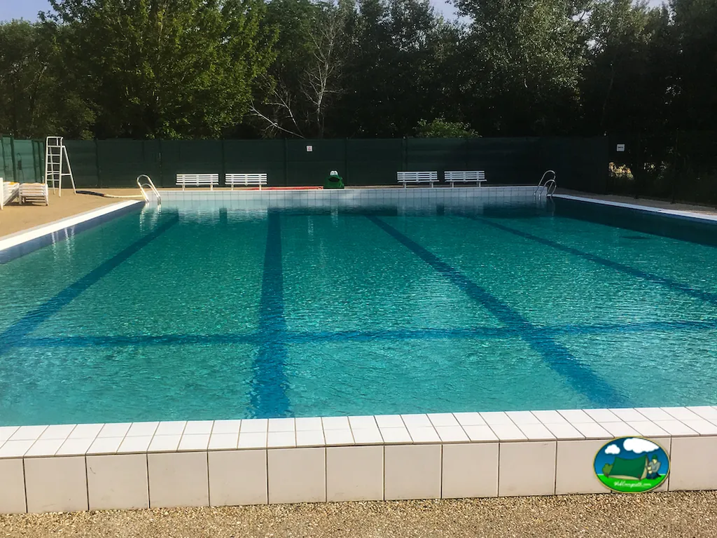 Piscina del camping del Camping L'Îlot du Chail, SANSAIS (Deux-Sèvres)