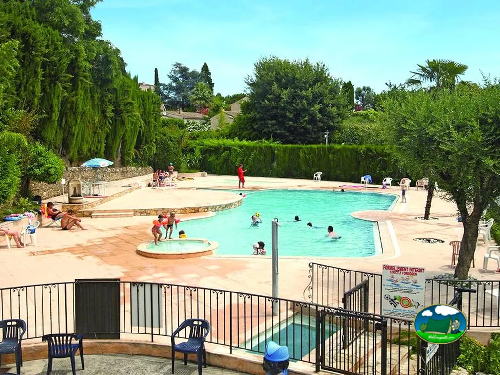 Piscina con zona infantil del Camping l'Eden, BIOT (Alpes Marítimos)