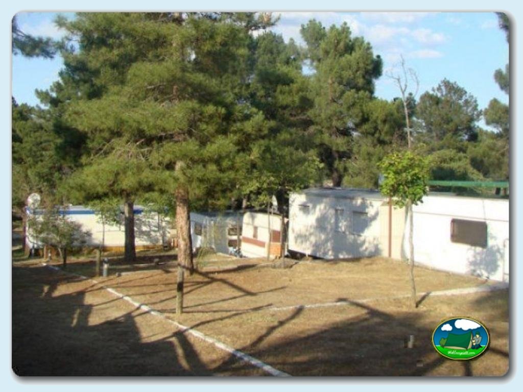 Camping Pantano del Burguillo en El Barraco