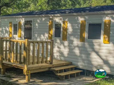 Mobil-home con terraza del Camping Le Blayais Alicat, SAINT-GEORGES-DE-DIDONNE (Charente Marítimo)