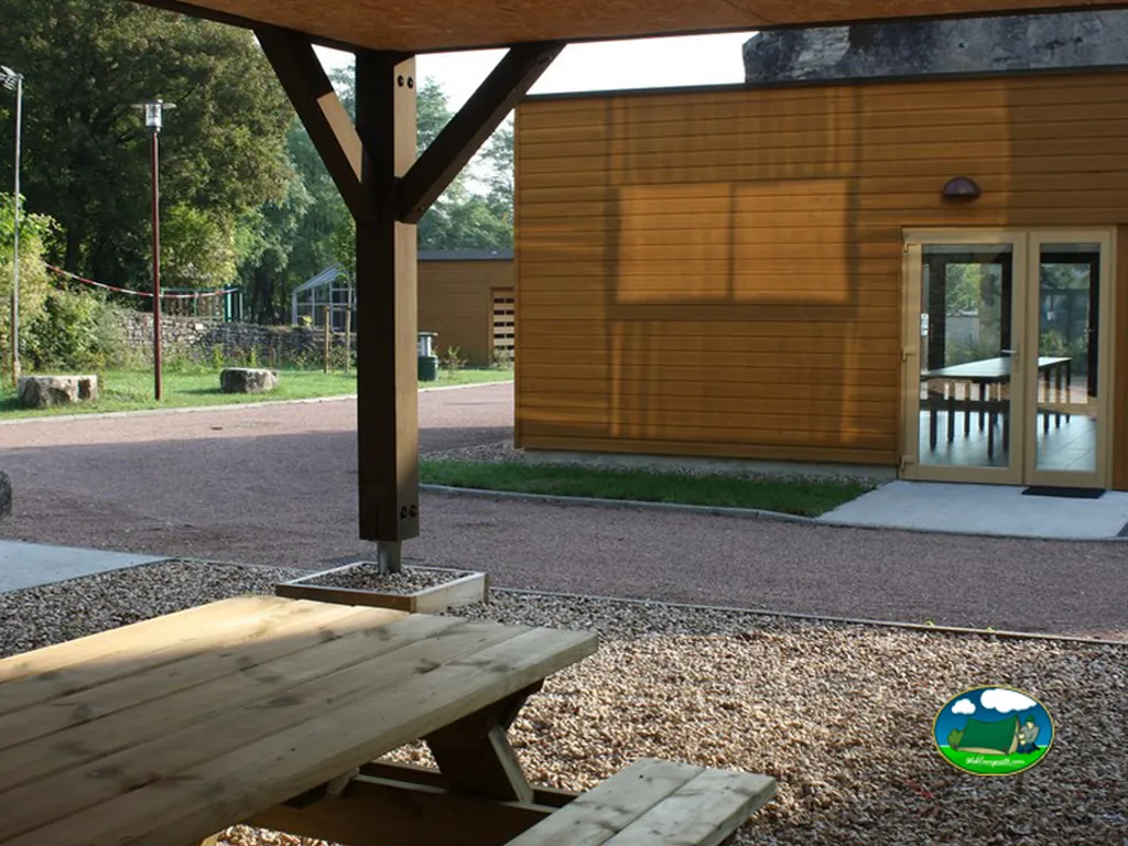 Alojamiento de madera del Camping Vélocamping de Beffes (Site de Chabrolles), BEFFES (Cher)