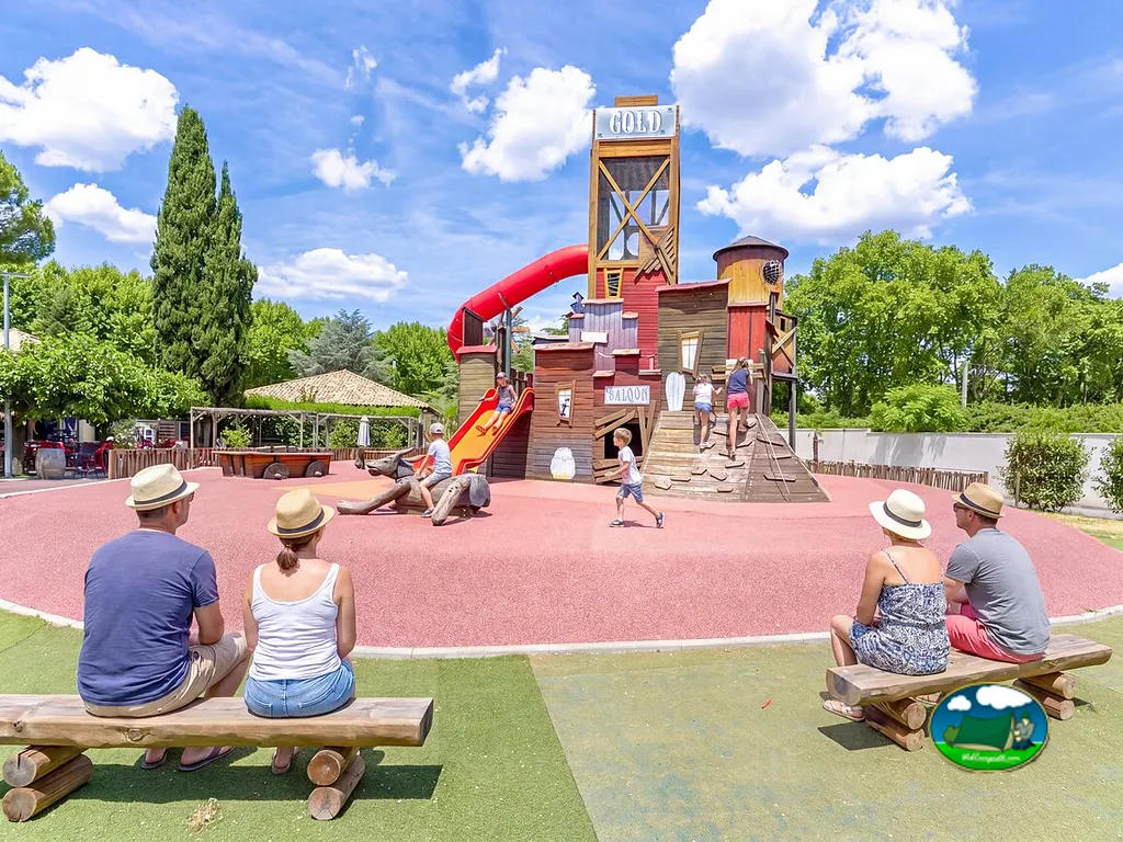 Parque infantil temático del Camping La Bastide (Capfun), NÎMES (Gard)
