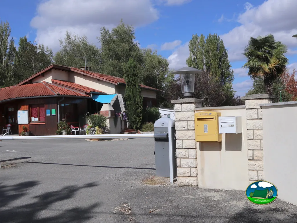 Recepción y entrada del Camping Municipal du Lac, BOULOGNE-SUR-GESSE (Alto Garona)