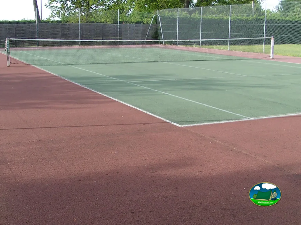 Pista de tenis del Camping La Mariflaude, HOURTIN (Gironda)