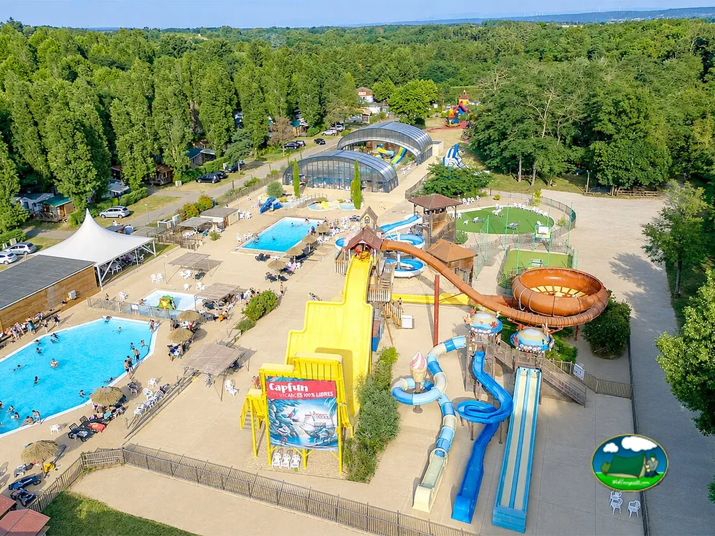 Piscina y parque acuático del Camping Le Temps Libre, BOUGÉ-CHAMBALUD (Isère)