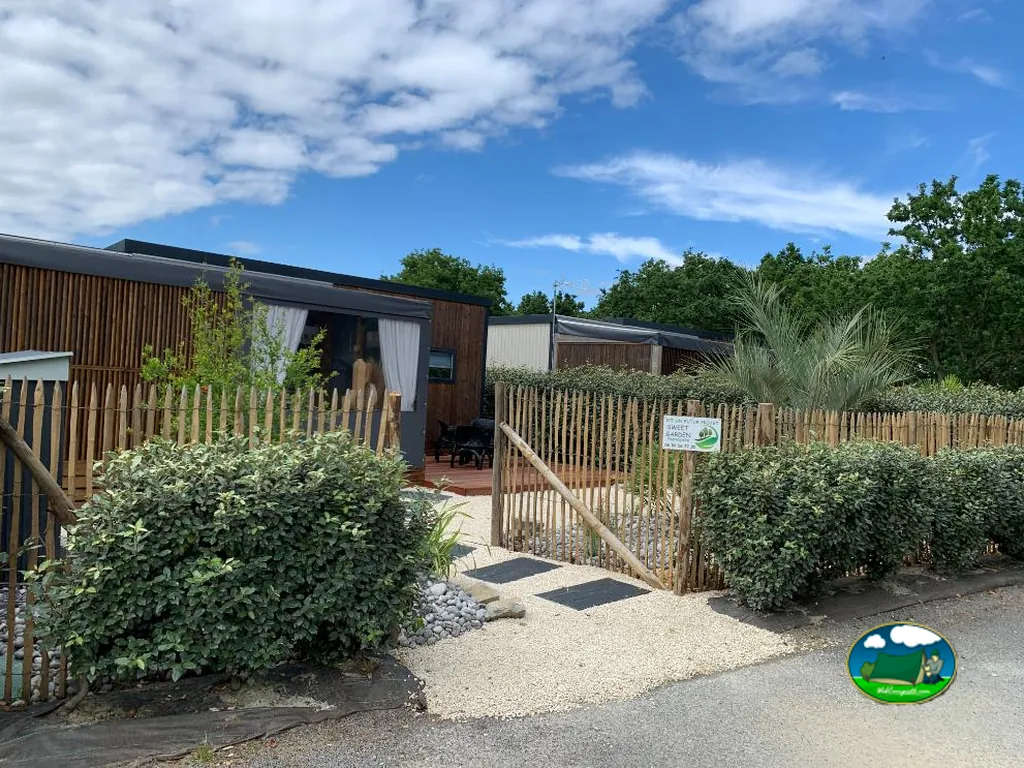 Mobil-home con jardín del Camping Le Clos du Moulin, LA BERNERIE-EN-RETZ (Loira Atlántico)