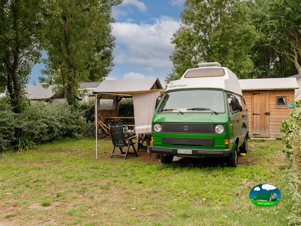 Parcela con tienda de acampada del Camping Flower Camping Les Paludiers, BATZ-SUR-MER (Loira Atlántico)