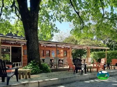 Restaurante con terraza del Camping Les Tilleuls, ROCAMADOUR (Lot)