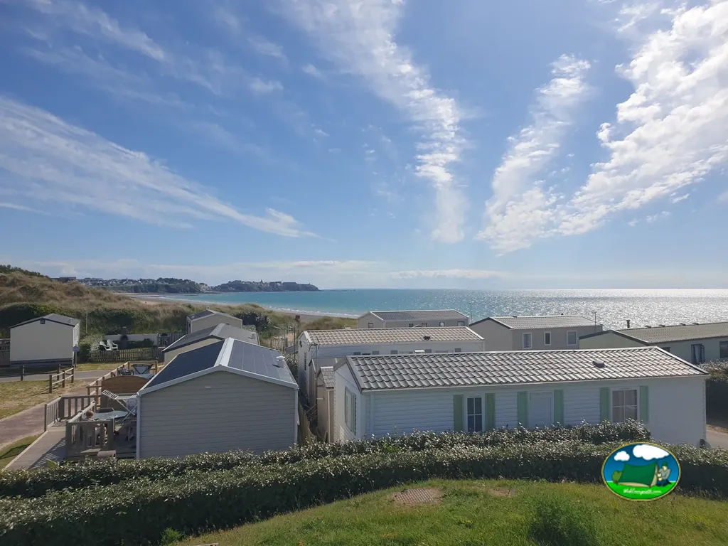 Bungalow junto al mar del Camping L'Oasis de la Plage, DONVILLE-LES-BAINS (Mancha)