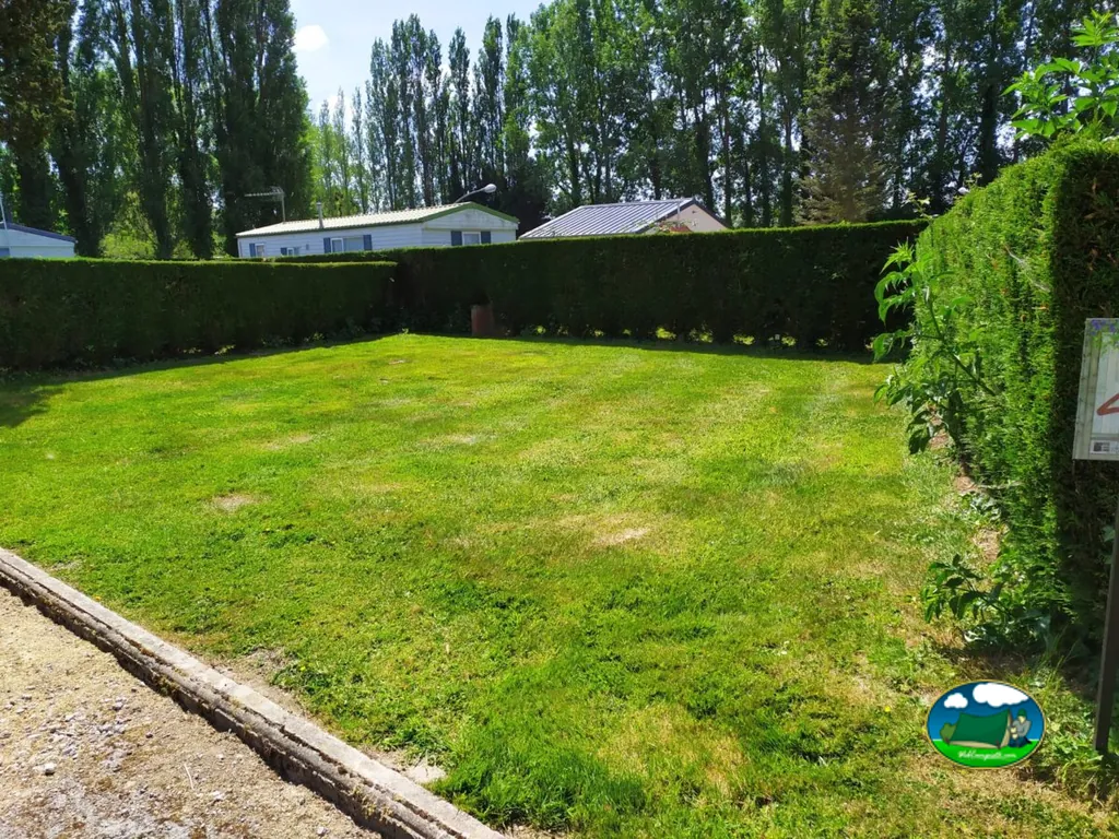 Parcela con mobil-home del Camping Le Bloemstraete, RENESCURE (Norte)