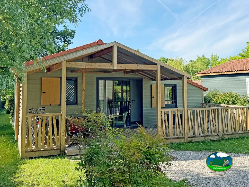 Bungalow con terraza ajardinada del Camping du Châtelet, SCIEZ (Alta Saboya)