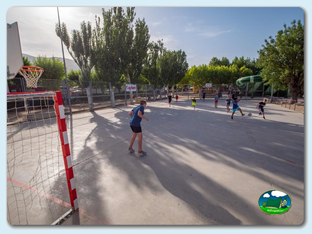 Camping Capfun El Escorial foto de Zona Deportiva y Parque Infantil