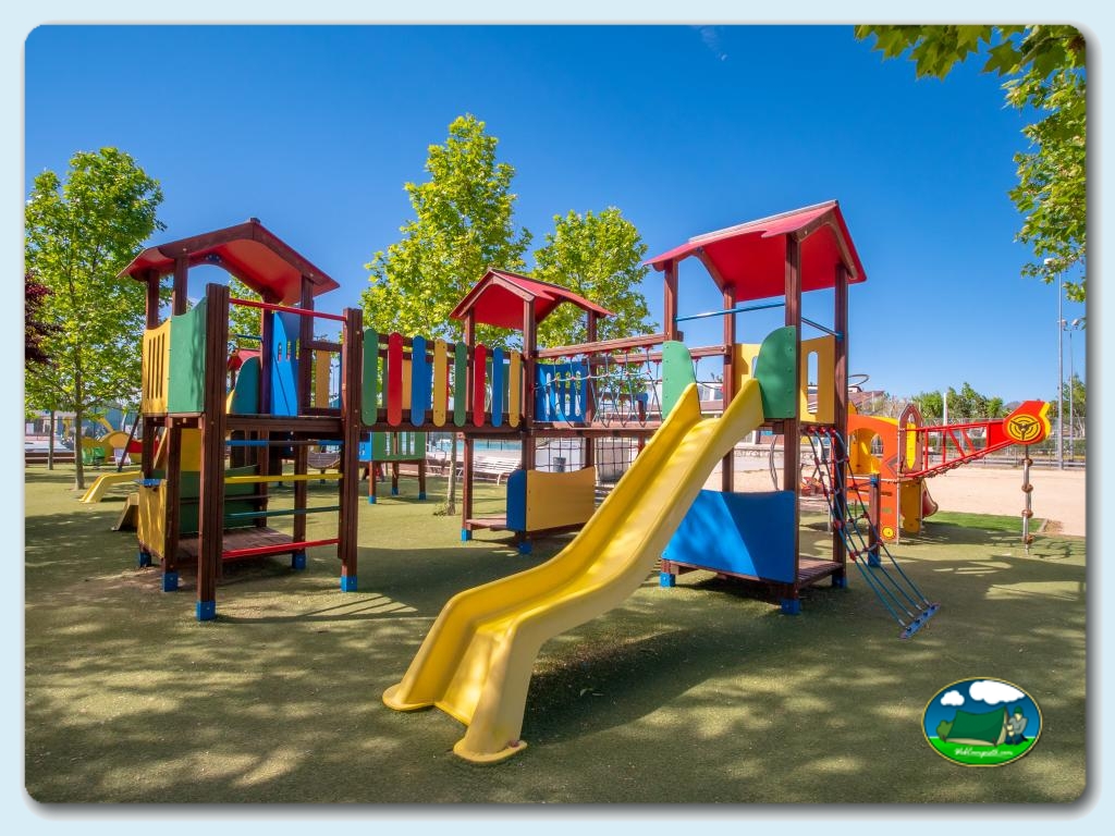 Camping Capfun El Escorial foto de Zona Deportiva y Parque Infantil
